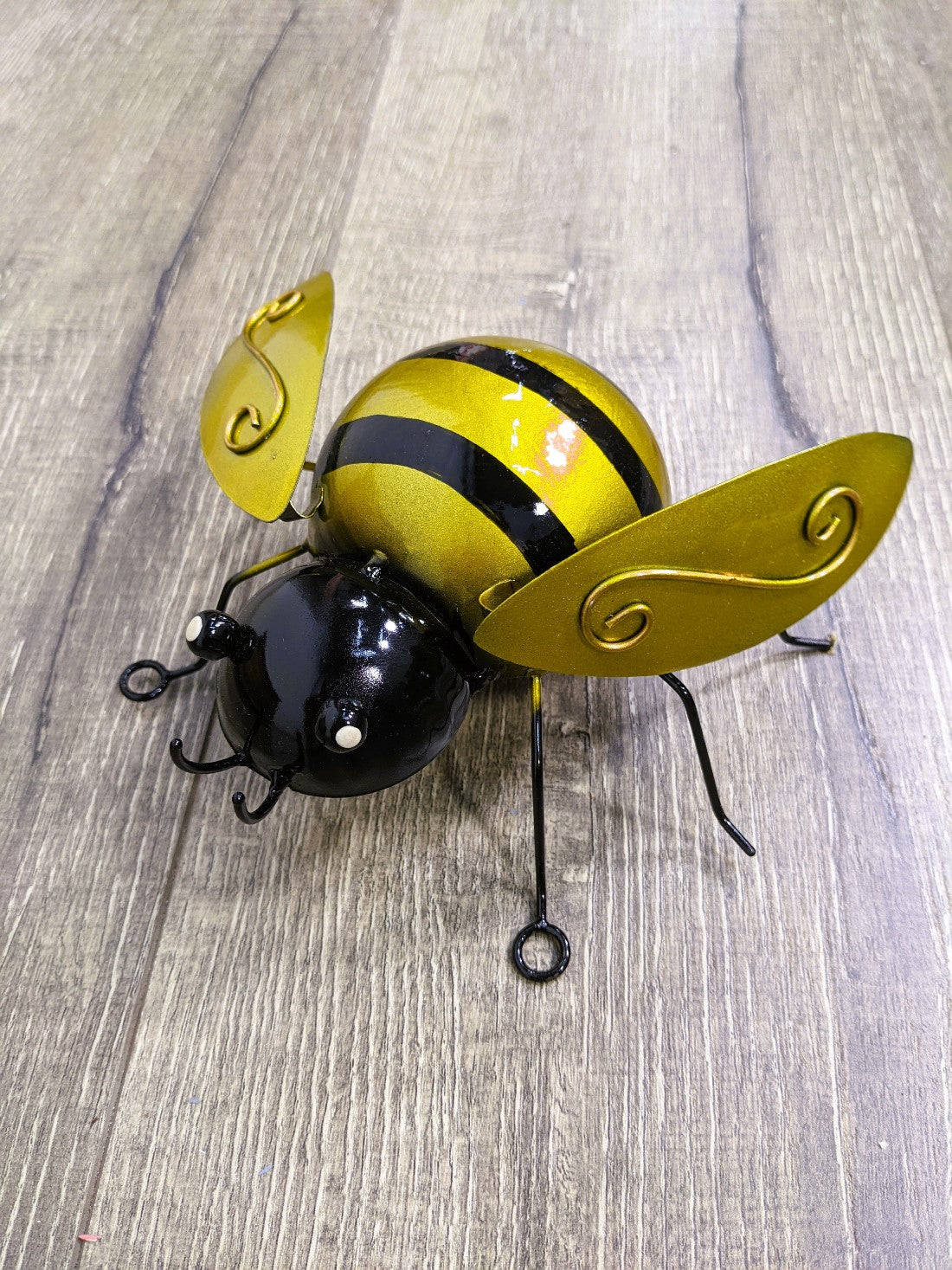 Metal Bee Wall Hanger