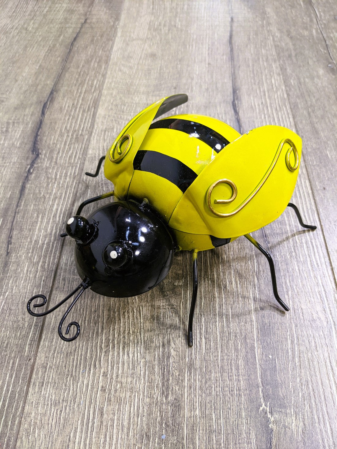 Metal Bee Wall Hanger