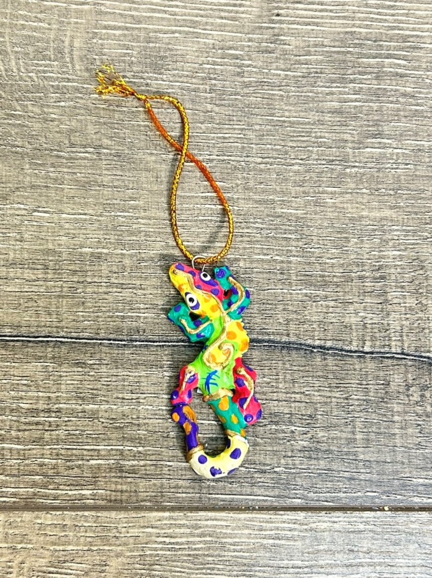 Tiny Hanging Gecko