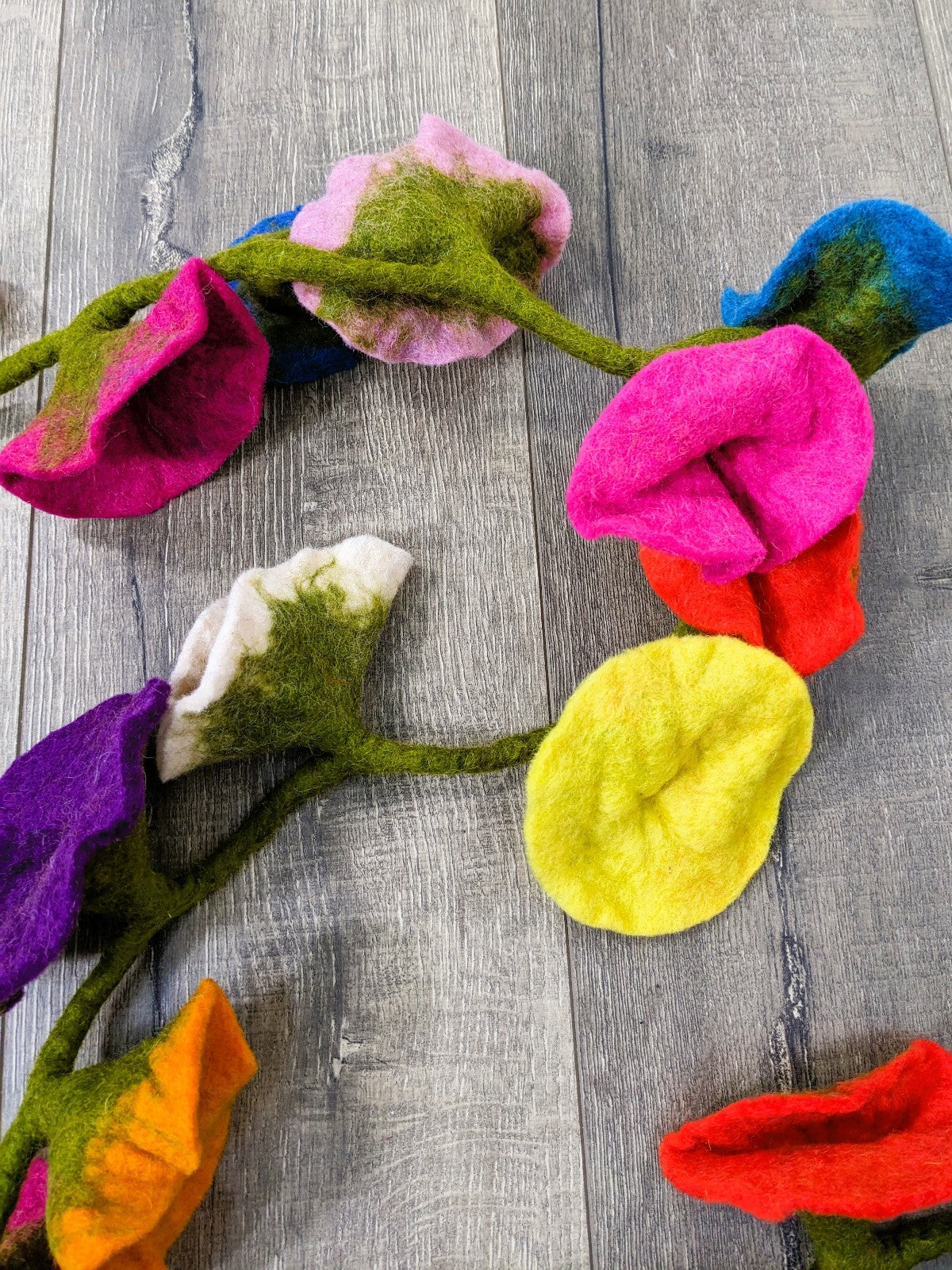 20 Flower Multi Felt Flower Garland – Gringo Fairtrade