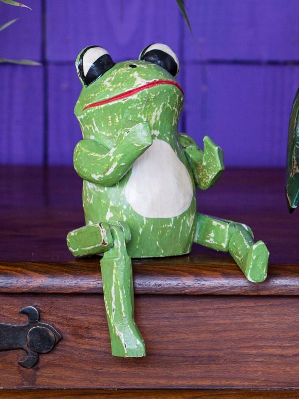 Large Frog Shelf Sitter