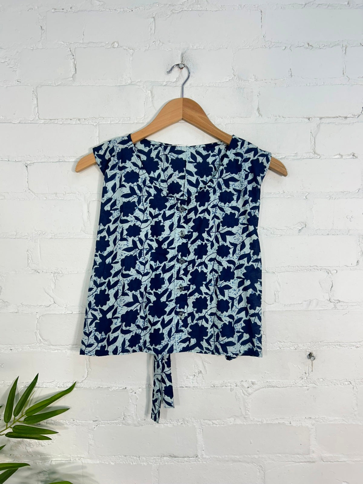Sleeveless Button Crop Top
