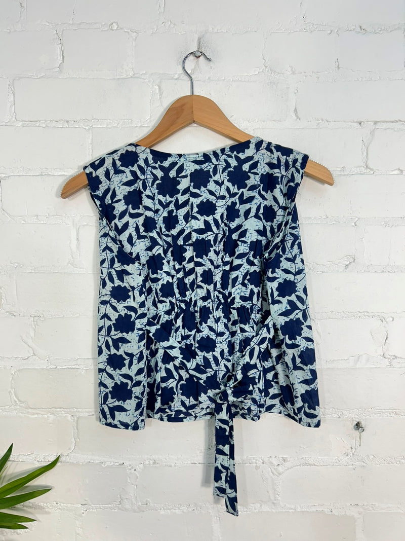 Sleeveless Button Crop Top