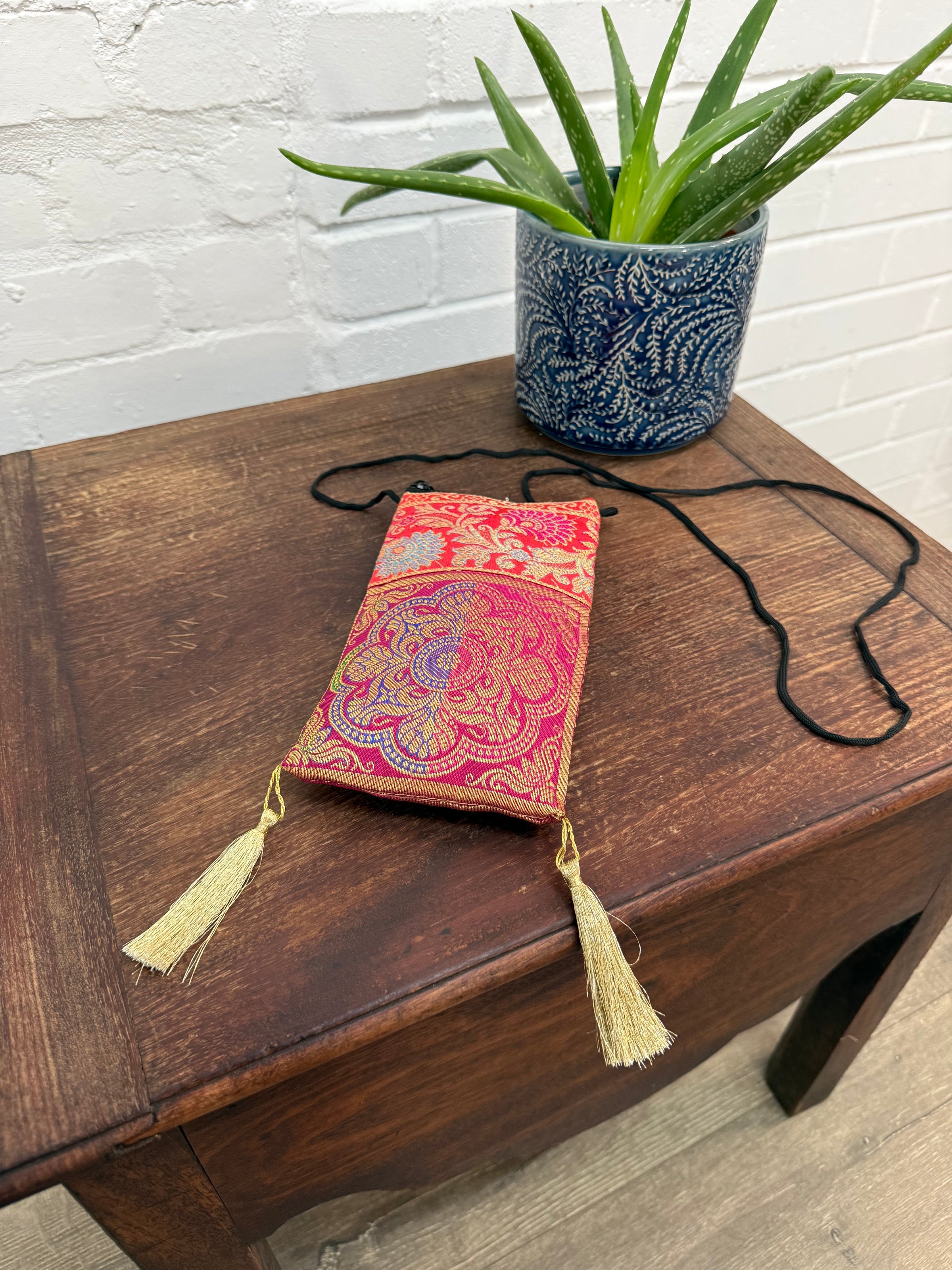 Small String Mobile Pouch Bag