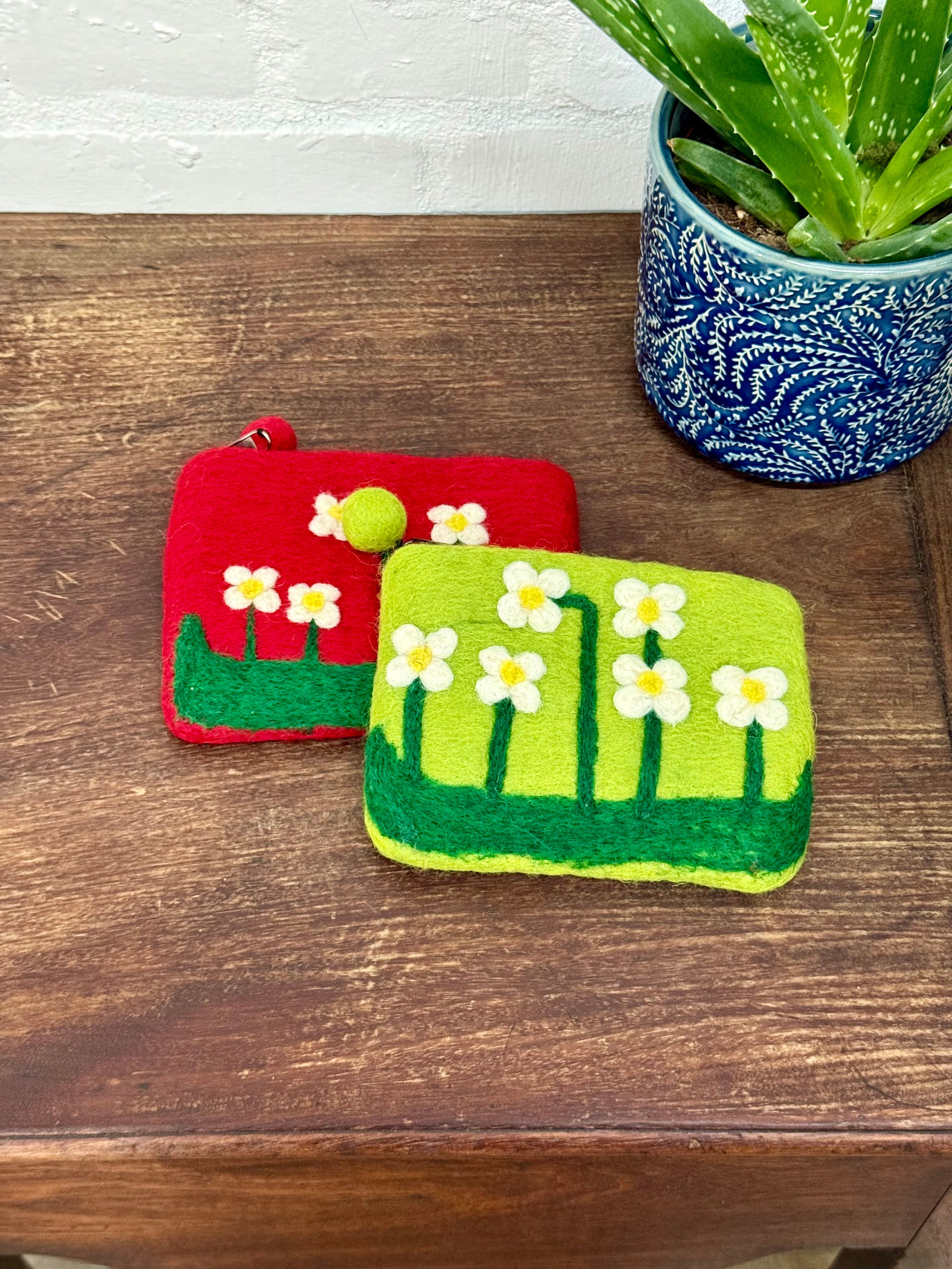 Felt Daisy Purse