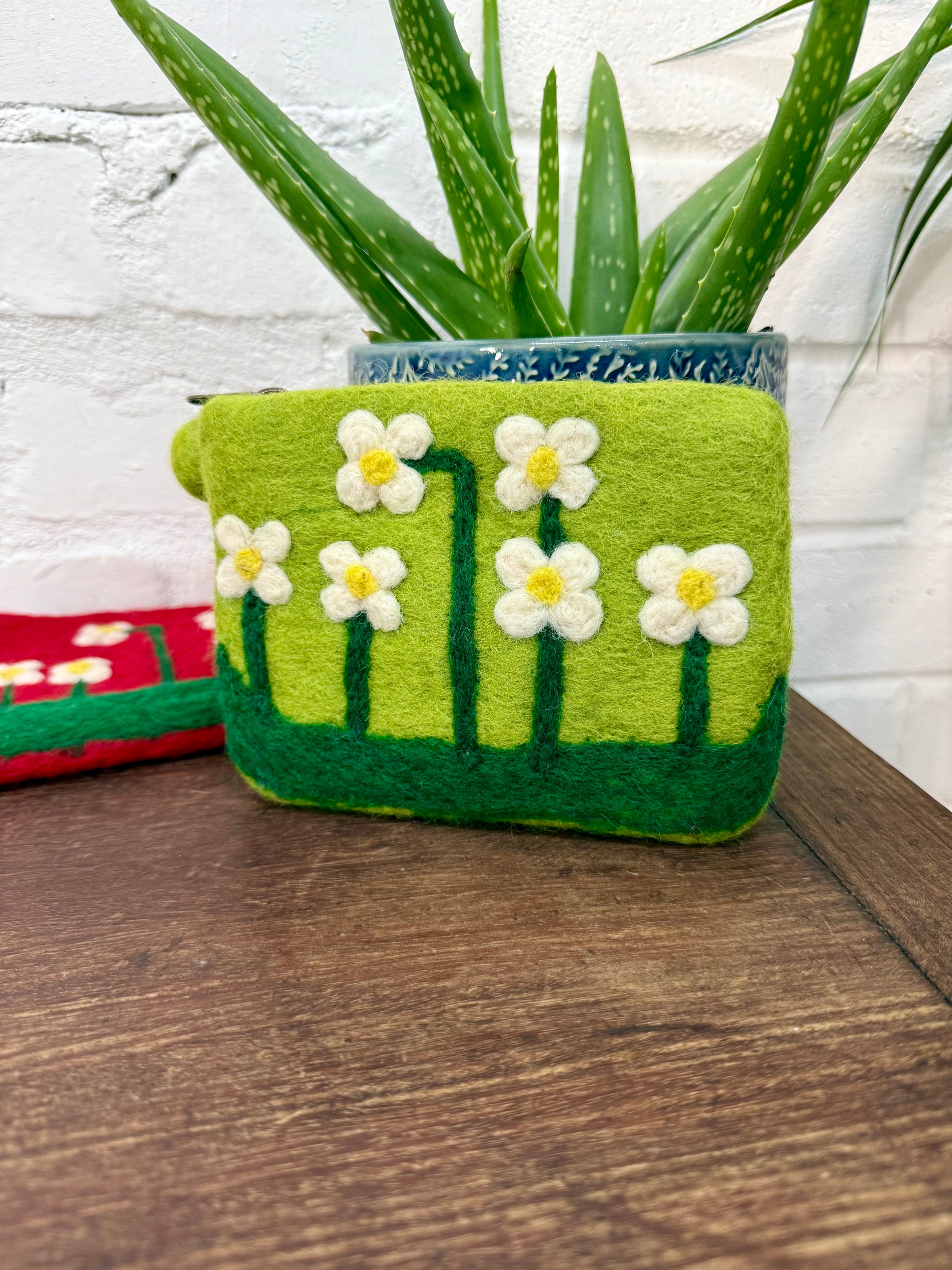 Felt Daisy Purse