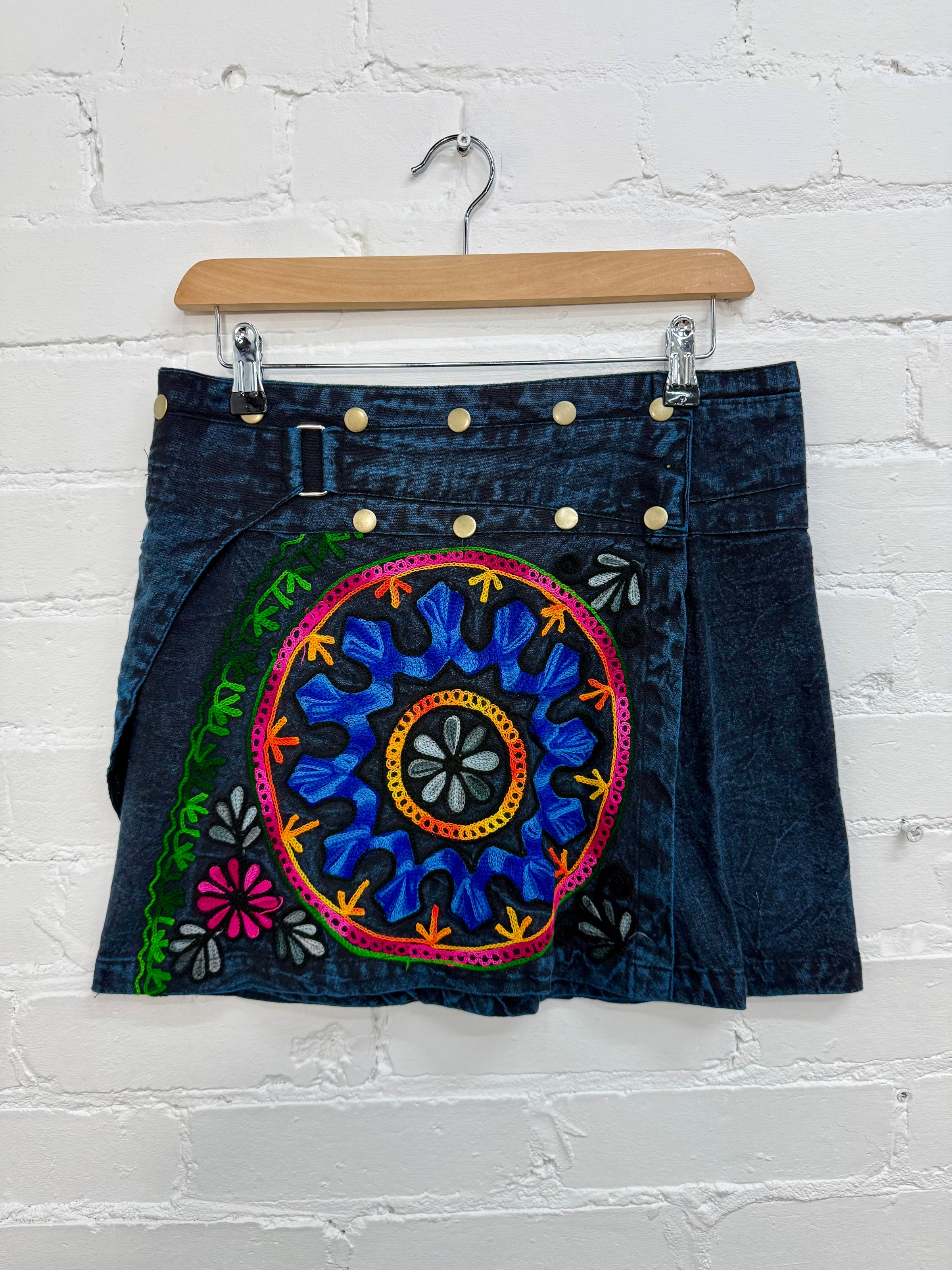 Stonewash Embroidered Short Popper Skirt