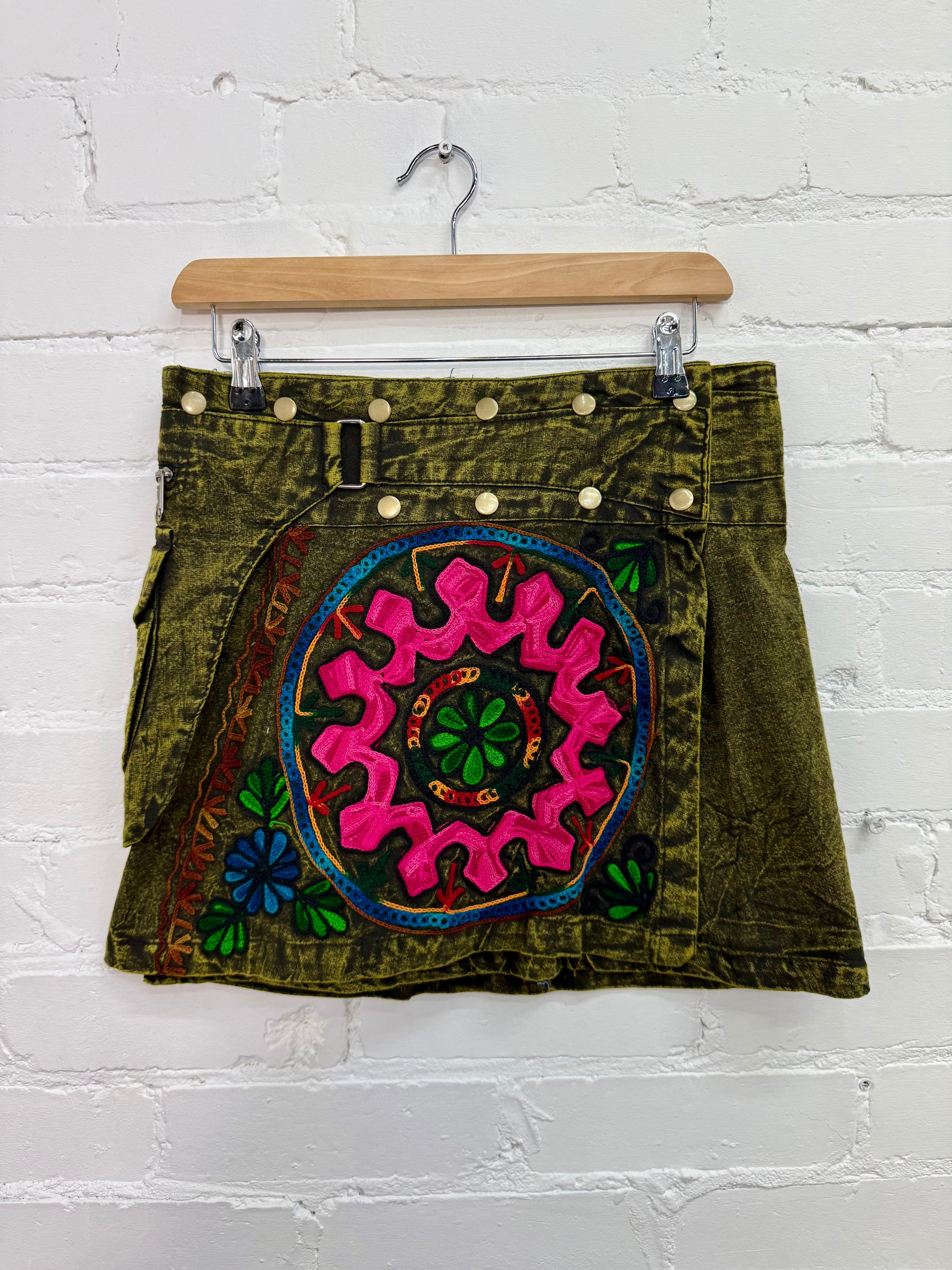 Stonewash Embroidered Short Popper Skirt