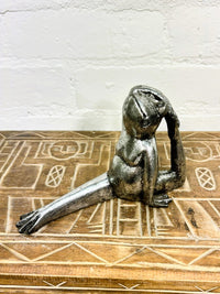 Silver Leg Stretch Frog