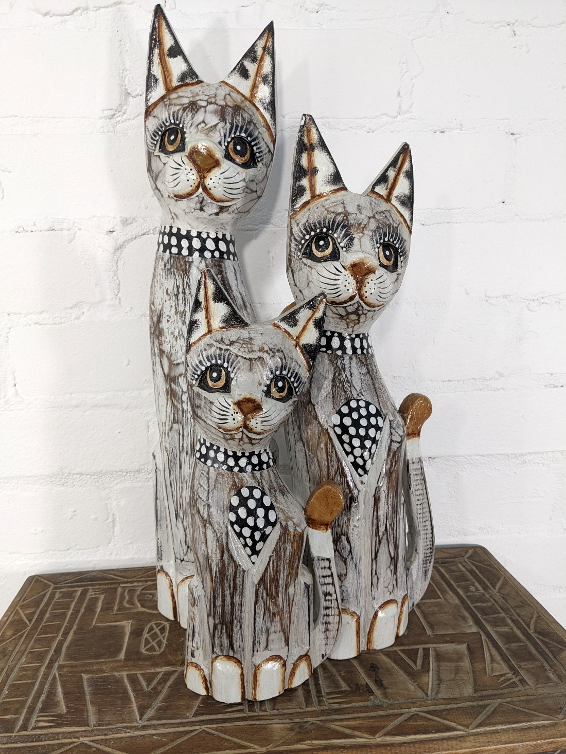 White Wash Set of 3 Cats with Spotty Tie